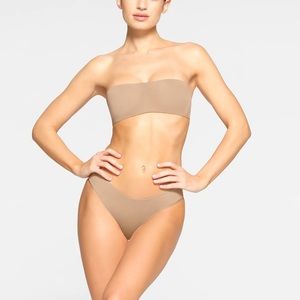 SKIMS Wireless Form Strapless Bra 32c